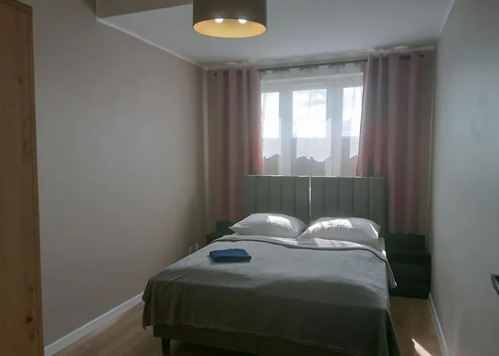 Z Widokiem, Wygodny Z Sypialnia, Kuchnia I Salonem, 47m2, Bezplatny Garaz *